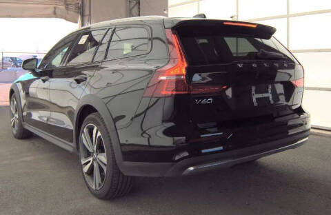2025 Volvo V60 Cross Country B5 Plus