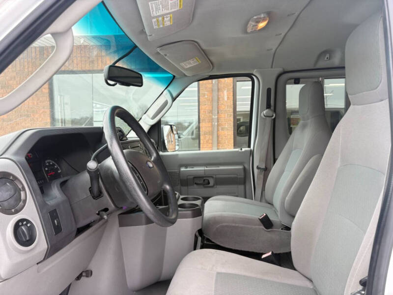 2013 Ford E-Series E-350 SD XLT