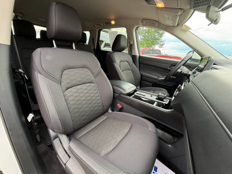 2024 Nissan Pathfinder SV