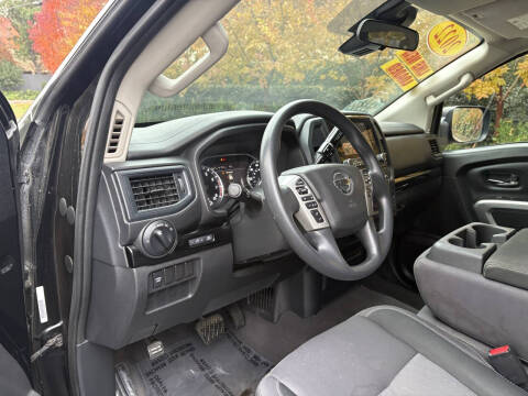 2022 Nissan Titan SV