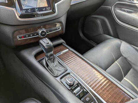 2016 Volvo XC90 T6 Momentum