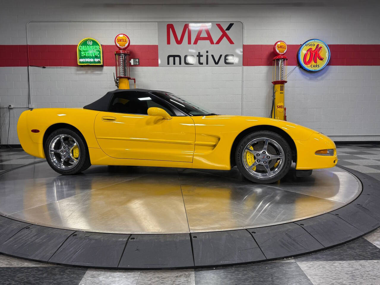 2004 Chevrolet Corvette 2