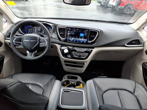 2024 Chrysler Pacifica Touring L