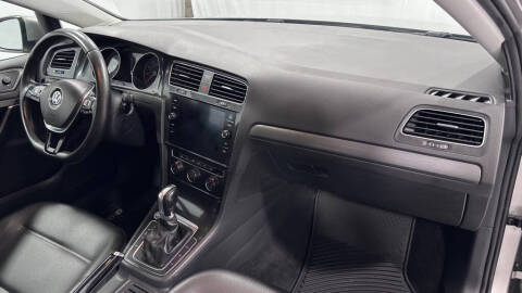 2019 Volkswagen Golf SE