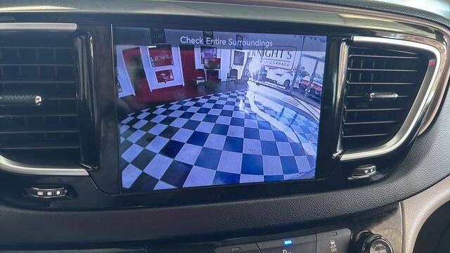 2017 Chrysler Pacifica Touring-L Plus