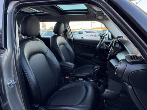 2017 MINI Hardtop 4 Door Cooper