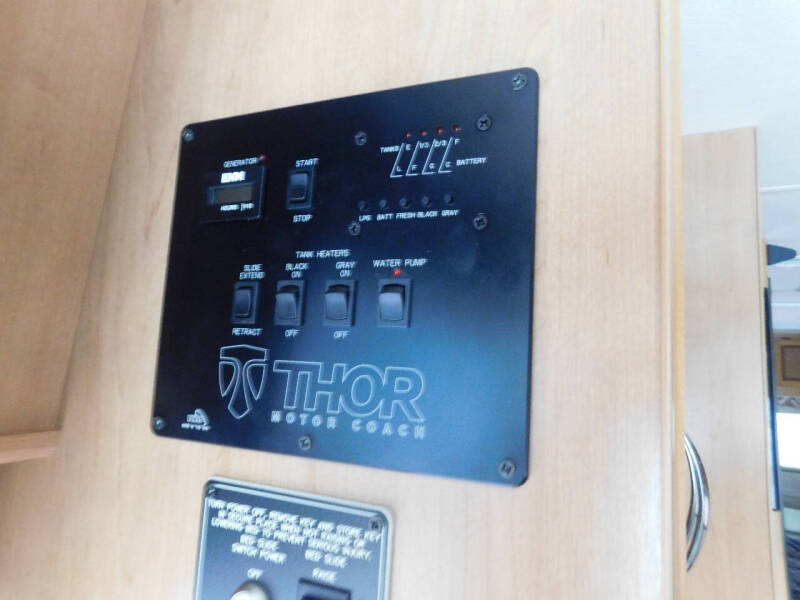 2017 Thor Motor Coach Axis