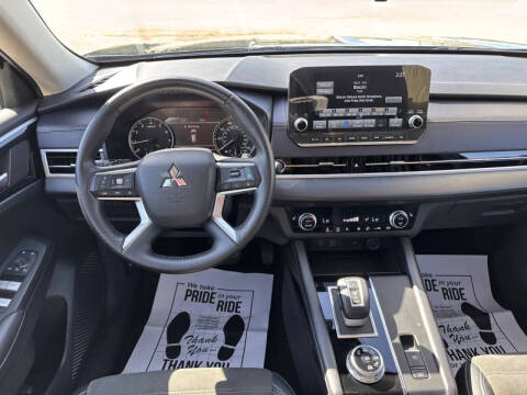 2024 Mitsubishi Outlander SE