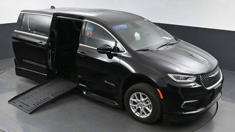 2024 Chrysler Pacifica Touring