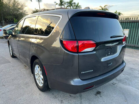 2017 Chrysler Pacifica LX