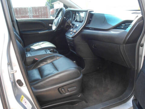 2015 Toyota Sienna SE 8-Passenger