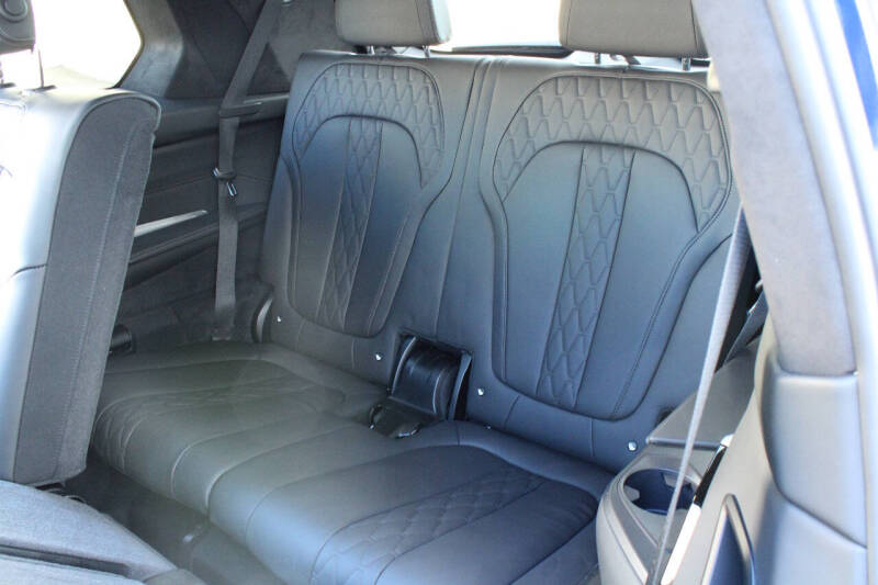 2023 BMW X7 M60i