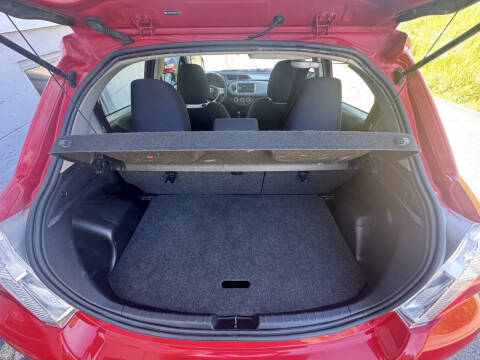 2012 Toyota Yaris 5-Door LE