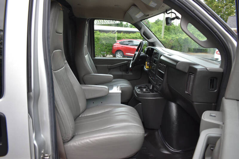 2023 GMC Savana 2500