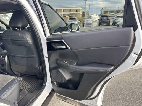 2023 Mitsubishi Outlander SE