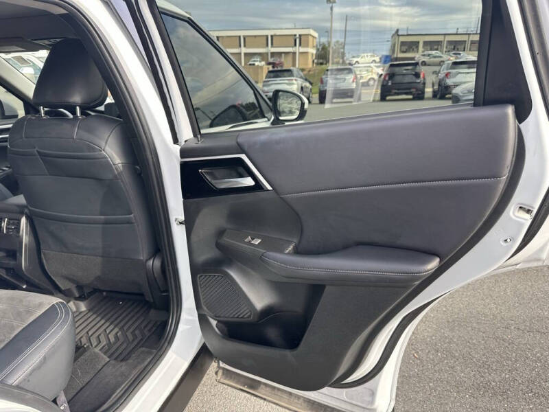 2023 Mitsubishi Outlander SE