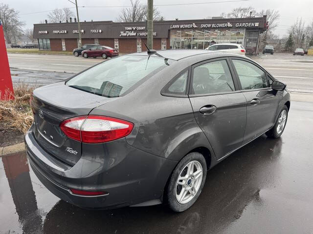 2019 Ford Fiesta SE photo 6