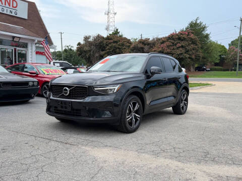 2024 Volvo XC40 B5 Core Dark Theme