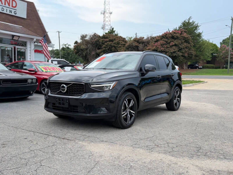 2024 Volvo XC40 B5 Core Dark Theme