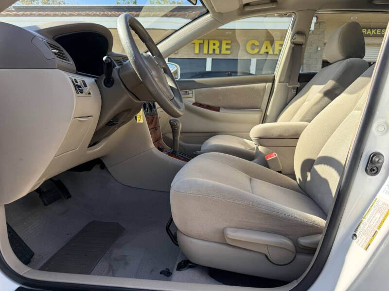 2005 Toyota Corolla LE