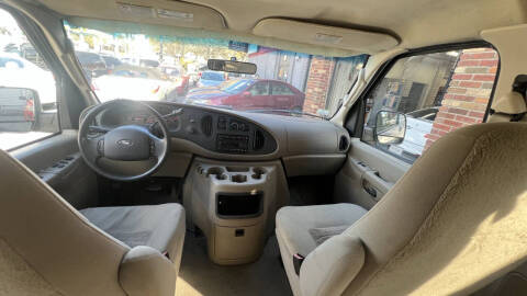 2005 Ford E-Series E-350 SD XLT