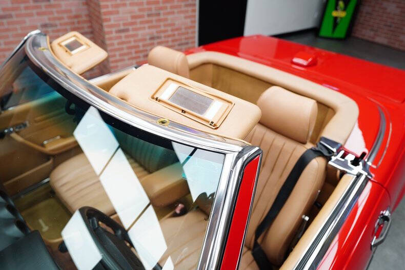 1986 Mercedes-Benz 560-Class 560 SL