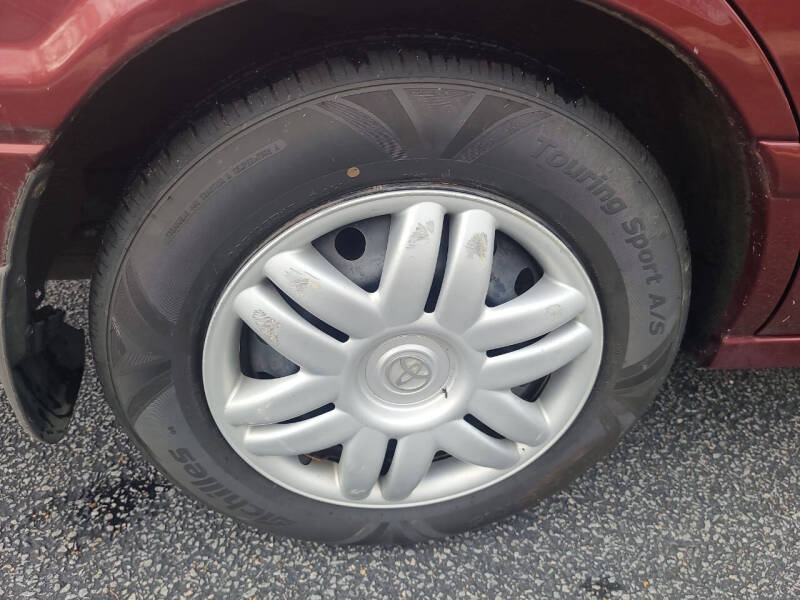 2001 Toyota Camry LE photo 4