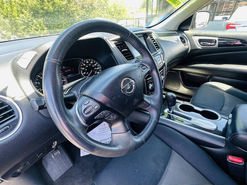 2018 Nissan Pathfinder SV