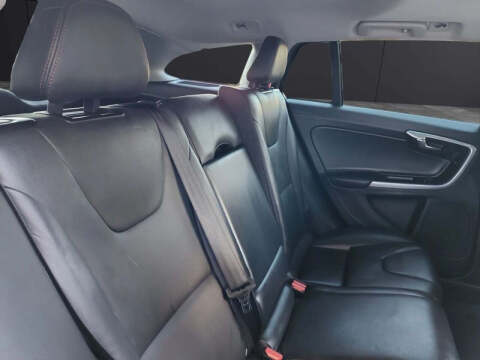 2017 Volvo V60 Cross Country T5 Premier