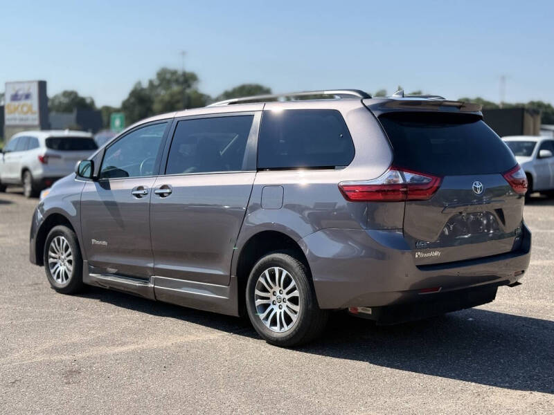 2020 Toyota Sienna XLE 8-Passenger
