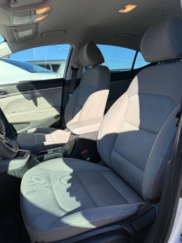 2018 Hyundai Elantra SE