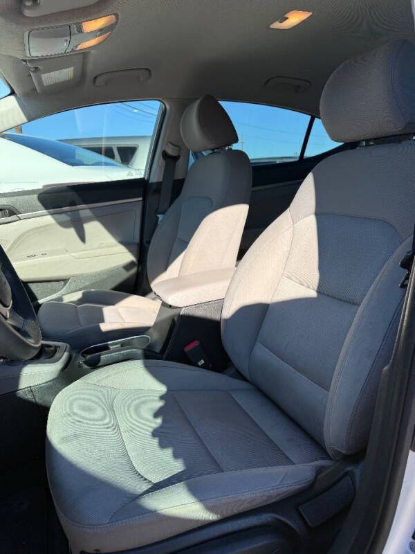 2018 Hyundai Elantra SE