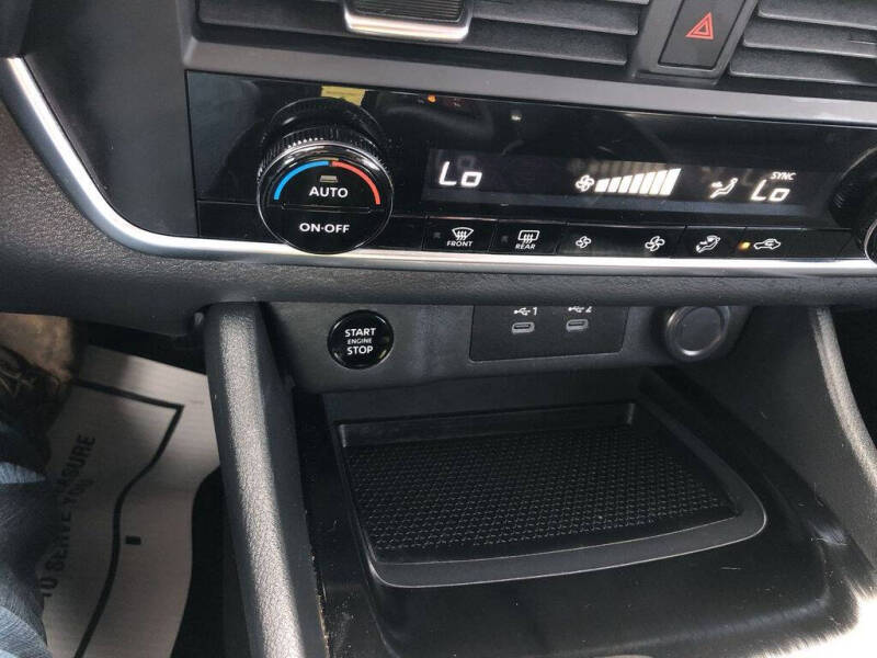 2025 Nissan Rogue SV