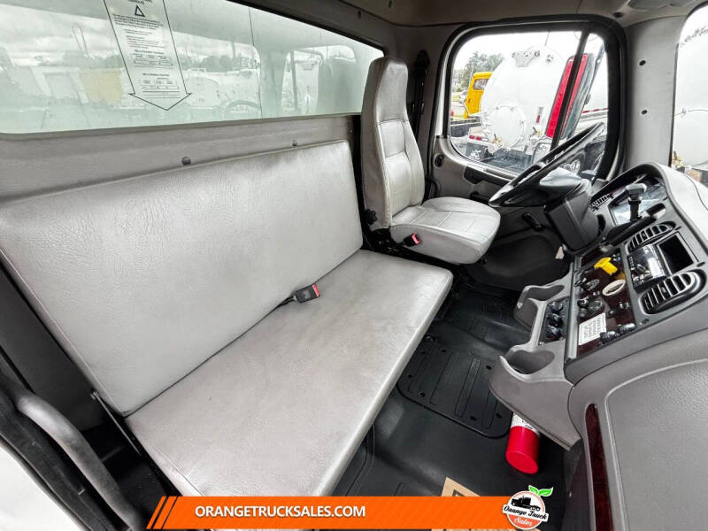 2020 Freightliner M2 106