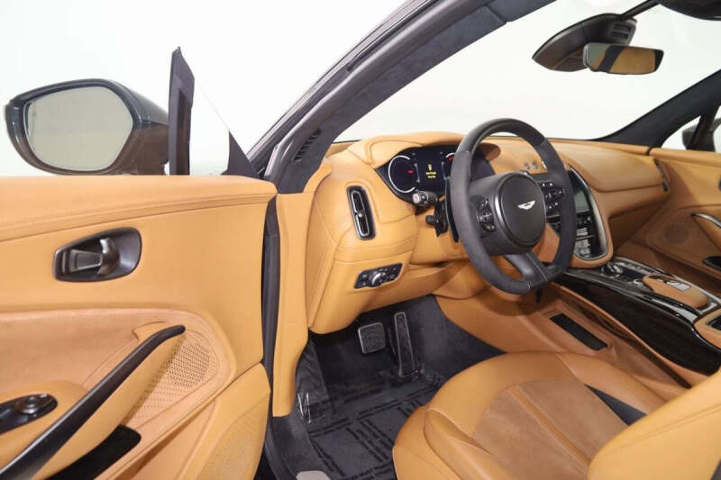 2023 Aston Martin DBX 707