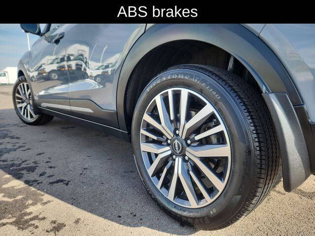 2023 Nissan Kicks SR