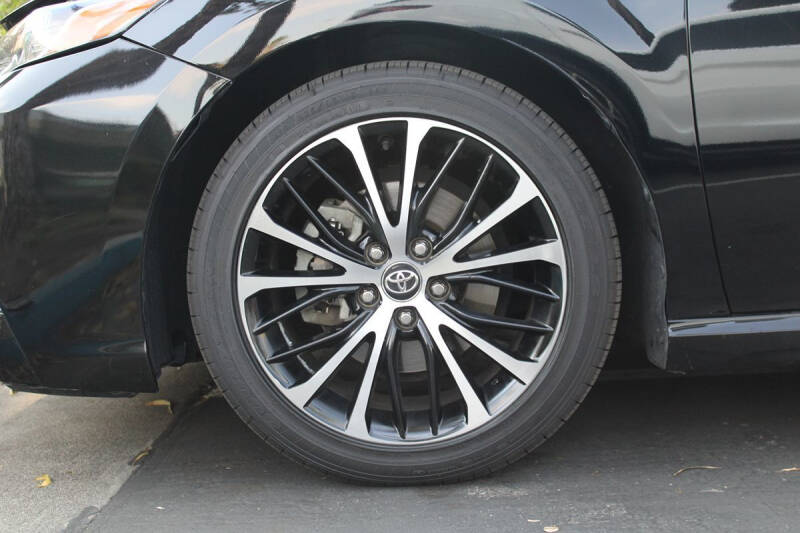 2020 Toyota Camry SE