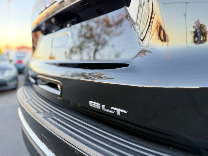 2023 GMC Yukon XL SLT