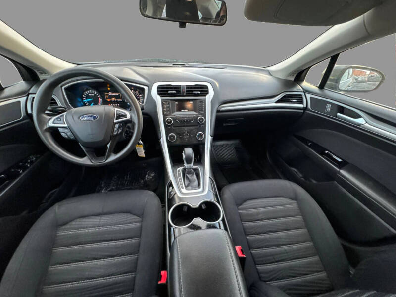 2016 Ford Fusion SE
