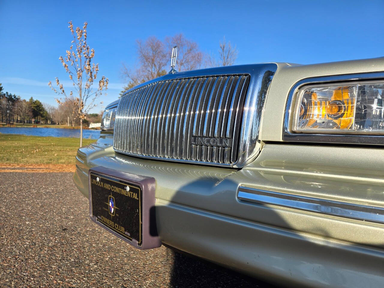 1997 Lincoln Town Car 18