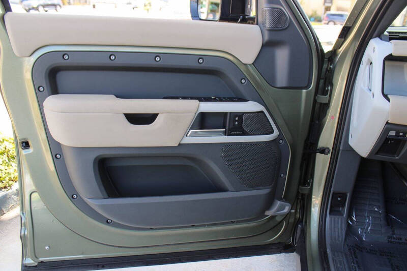 2021 Land Rover Defender 110 SE