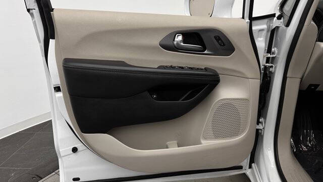 2022 Chrysler Pacifica Hybrid Touring L