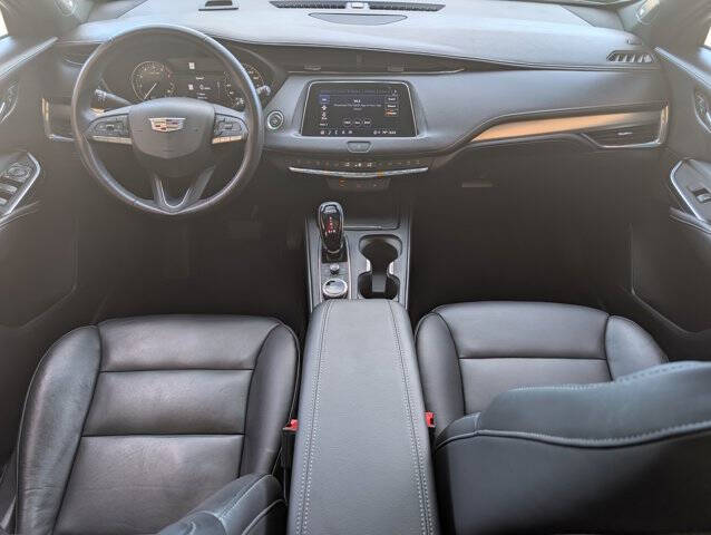 2023 Cadillac XT4 Premium Luxury