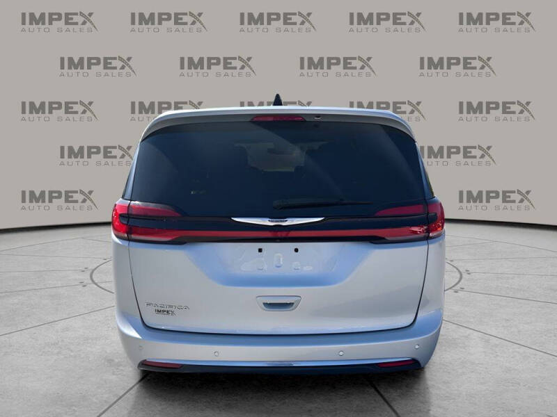 2023 Chrysler Pacifica Touring L