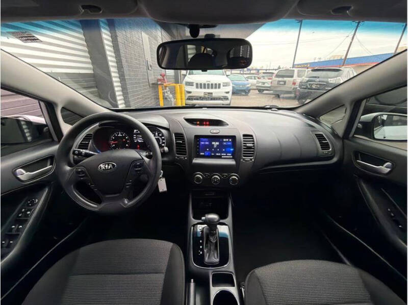 2017 Kia Forte5 LX