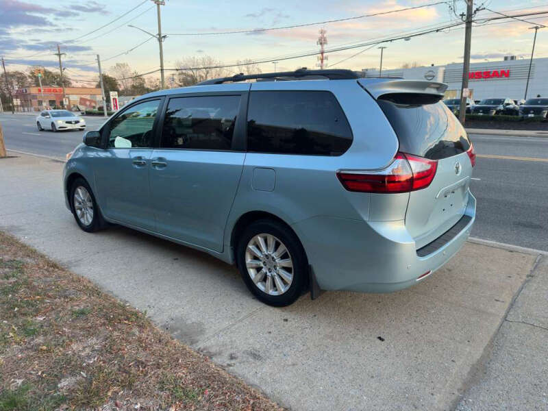 2015 Toyota Sienna XLE 7-Passenger