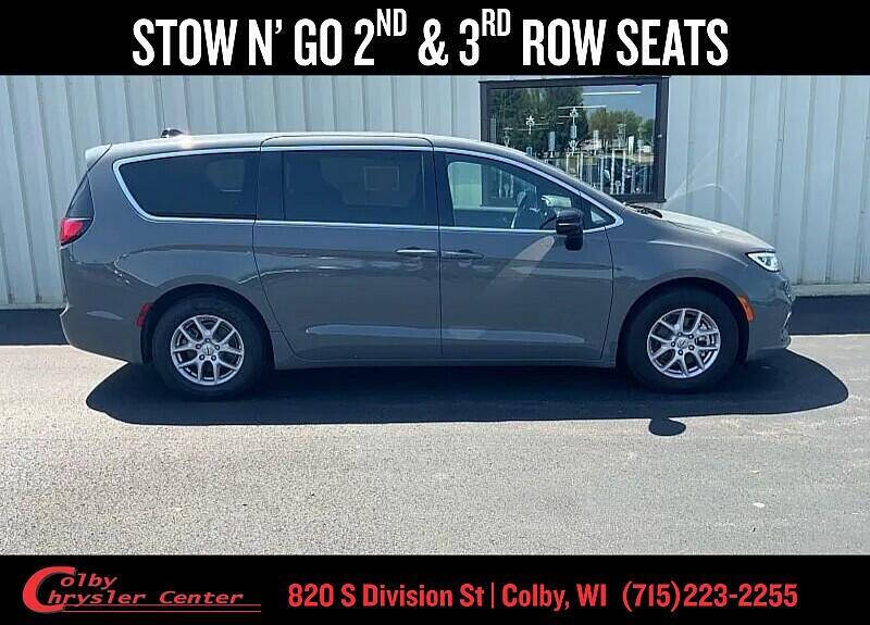 2025 Chrysler Pacifica Select