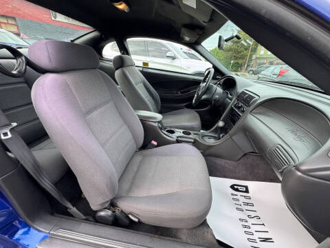 2004 Ford Mustang