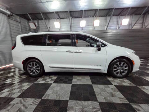 2025 Chrysler Pacifica Plug-In Hybrid Pinnacle