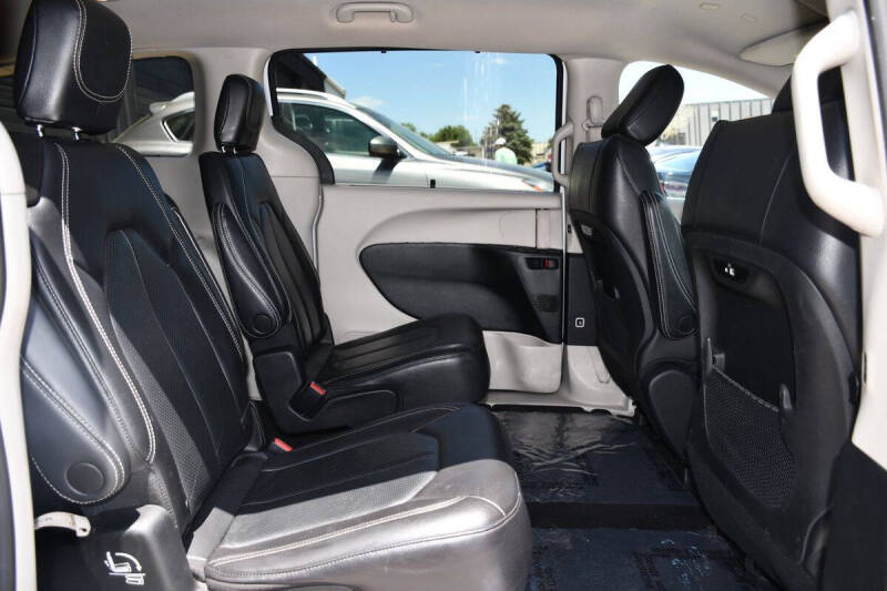 2022 Chrysler Pacifica Touring L